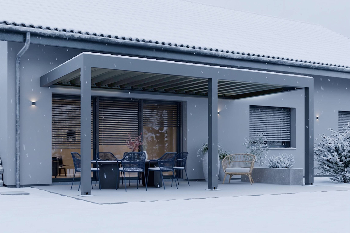 Zastřešená pergola LAMELINO LITE WALL u domu v zimě