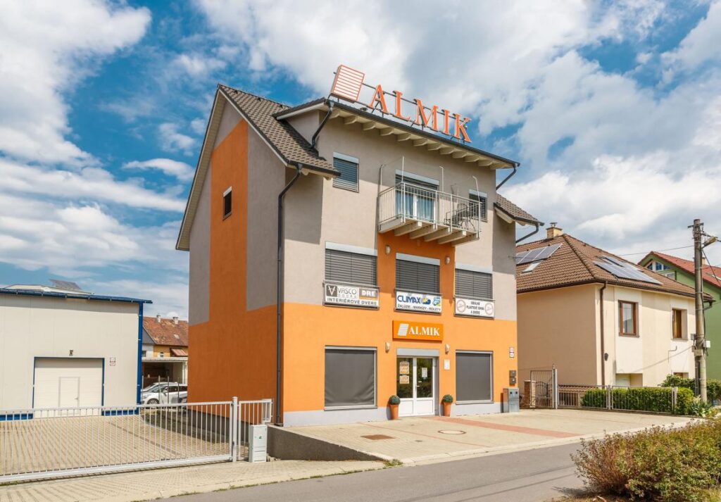 1583758683_budova-almik-1